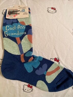 Socks: blue Q